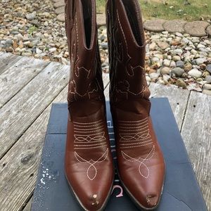 Size 10 women’s cowgirl boots